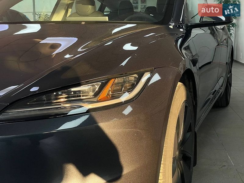 Седан Tesla Model 3 2024 в Киеве
