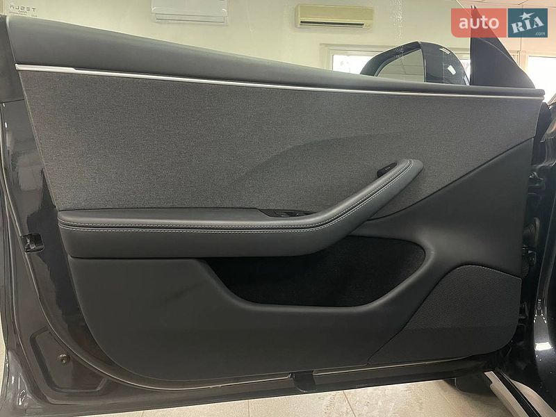 Седан Tesla Model 3 2024 в Киеве