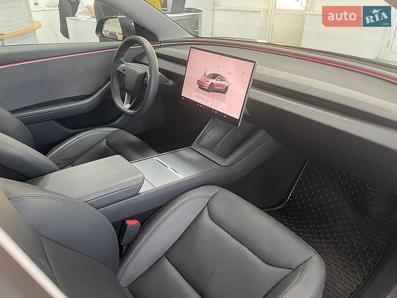 Седан Tesla Model 3 2024 в Киеве