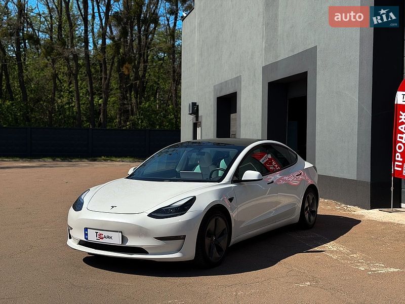 Седан Tesla Model 3 2020 в Києві