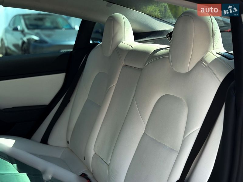 Седан Tesla Model 3 2020 в Києві