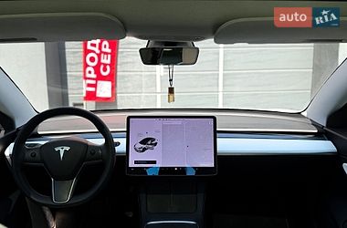 Седан Tesla Model 3 2020 в Києві