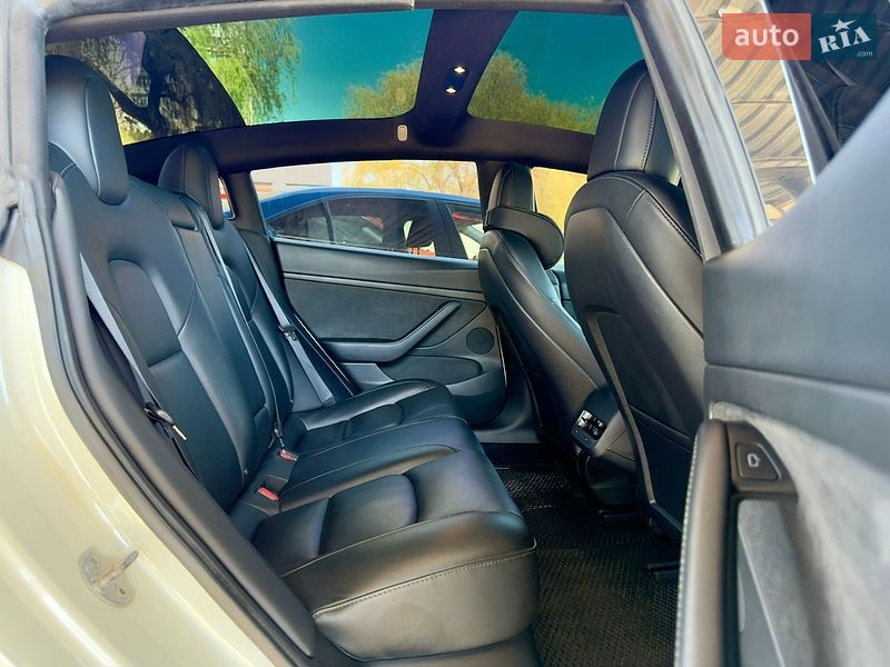 Седан Tesla Model 3 2021 в Виннице