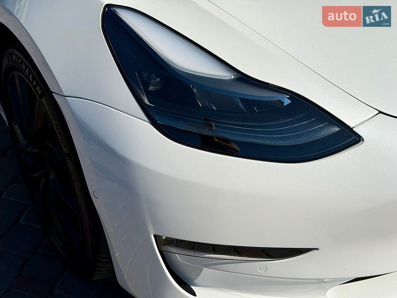 Седан Tesla Model 3 2021 в Виннице