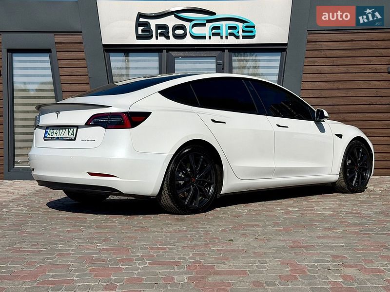 Седан Tesla Model 3 2021 в Виннице