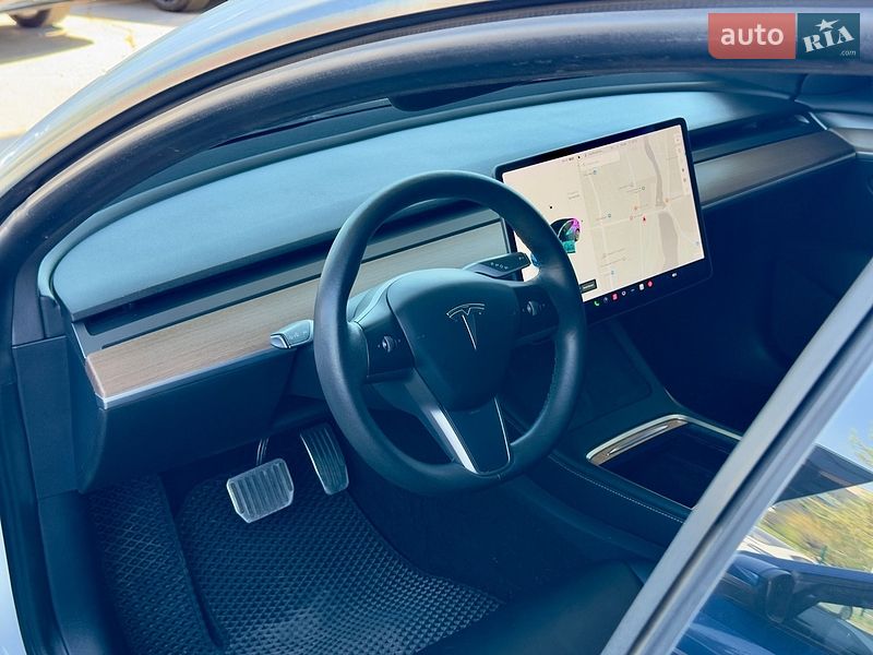 Седан Tesla Model 3 2021 в Виннице