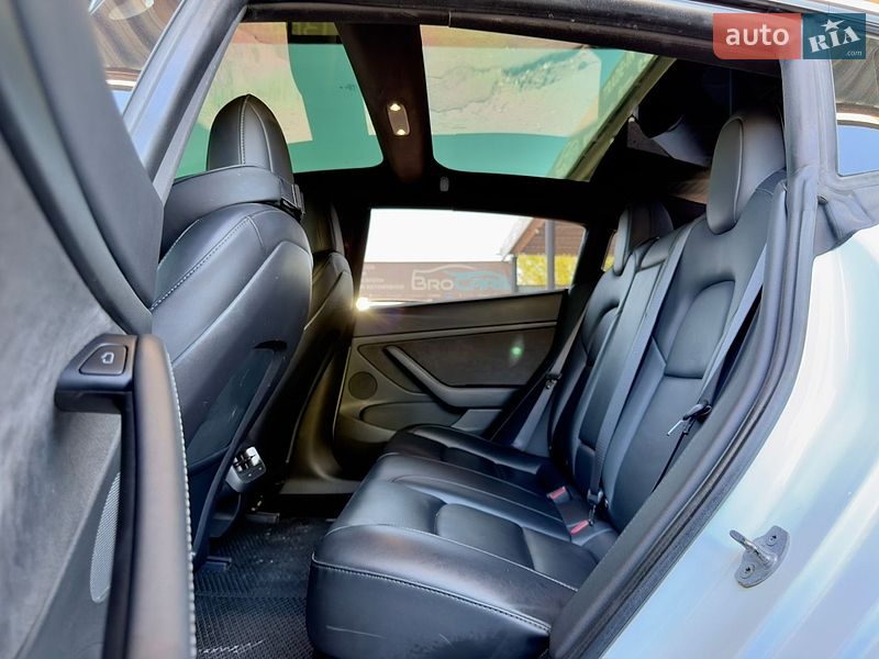 Седан Tesla Model 3 2021 в Виннице
