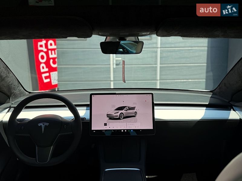 Седан Tesla Model 3 2022 в Киеве