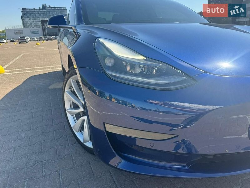 Седан Tesla Model 3 2020 в Житомире