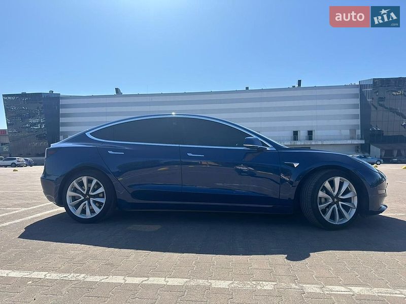Седан Tesla Model 3 2020 в Житомире