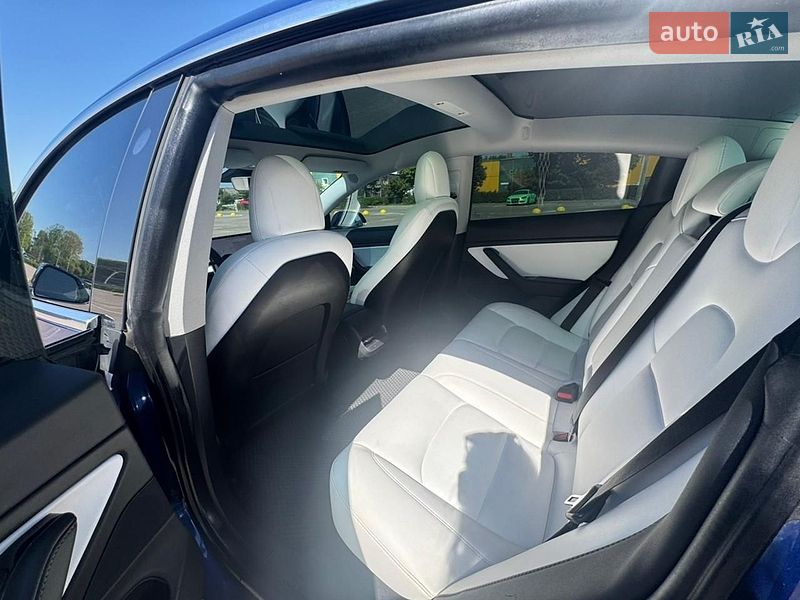 Седан Tesla Model 3 2020 в Житомире