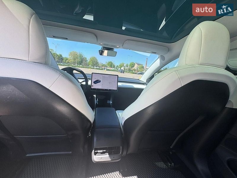Седан Tesla Model 3 2020 в Житомире