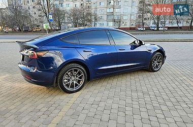 Седан Tesla Model 3 2020 в Львове