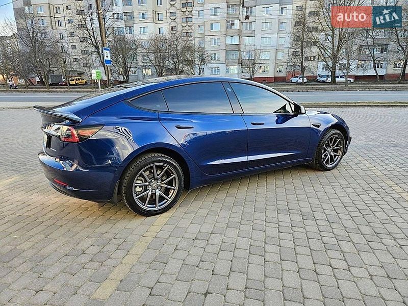 Седан Tesla Model 3 2020 в Львове