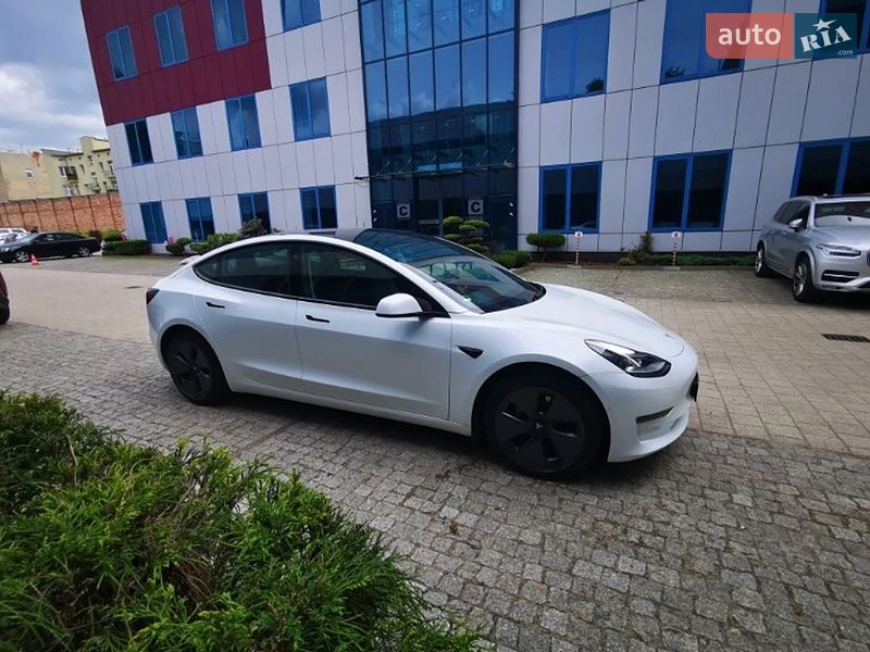 Седан Tesla Model 3 2021 в Львове