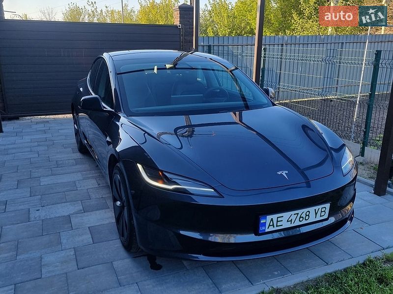 Седан Tesla Model 3 2024 в Дніпрі