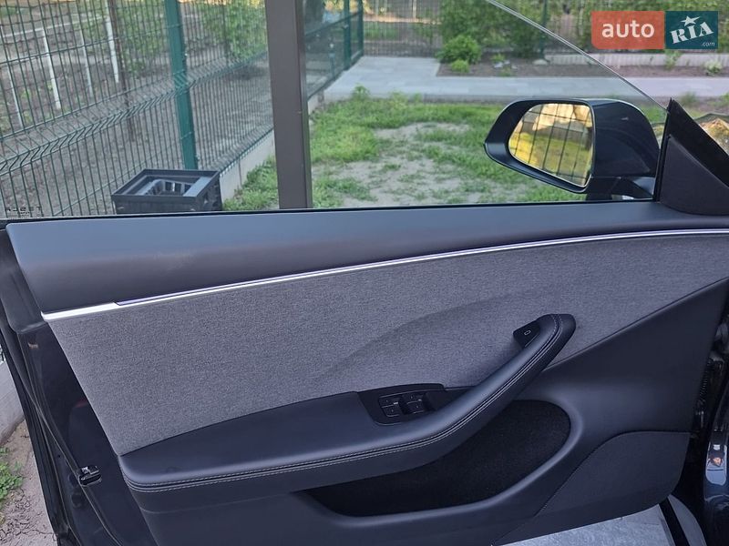 Седан Tesla Model 3 2024 в Дніпрі