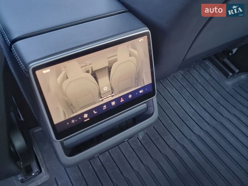 Седан Tesla Model 3 2024 в Дніпрі