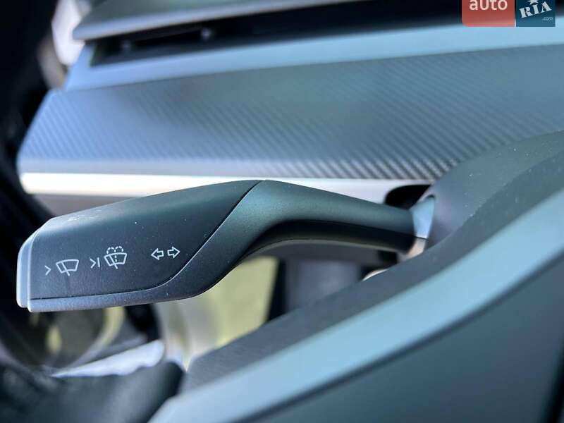 Седан Tesla Model 3 2021 в Львове