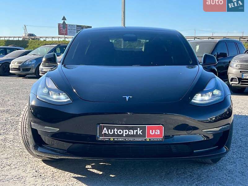 Седан Tesla Model 3 2021 в Львове