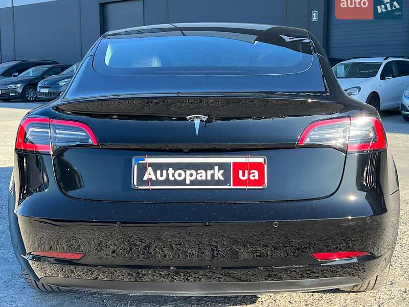Седан Tesla Model 3 2021 в Львове