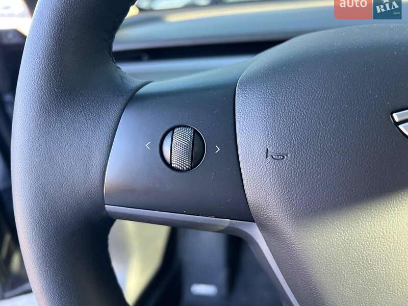 Седан Tesla Model 3 2021 в Львове