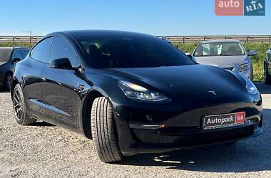 Седан Tesla Model 3 2021 в Львове