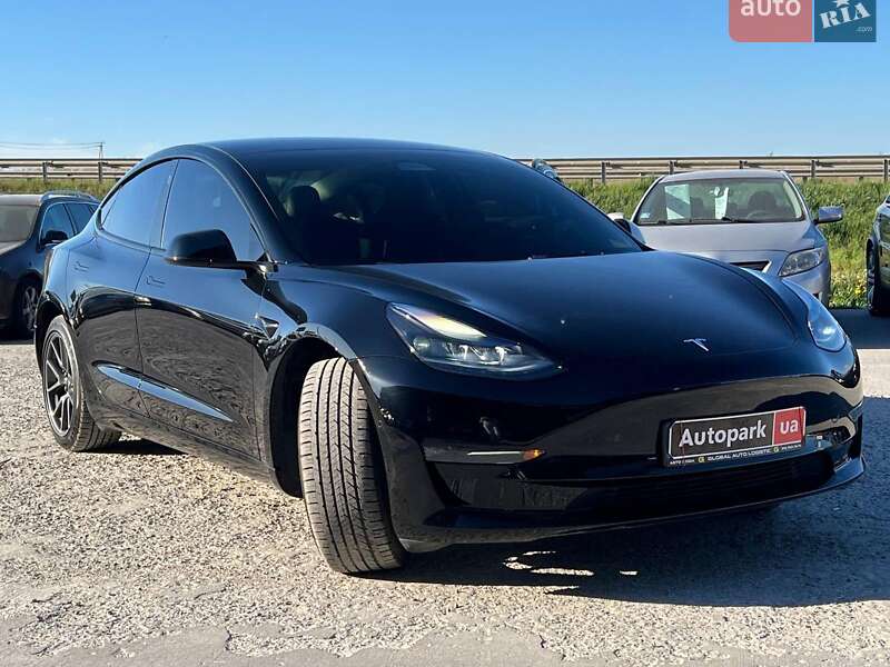 Седан Tesla Model 3 2021 в Львове