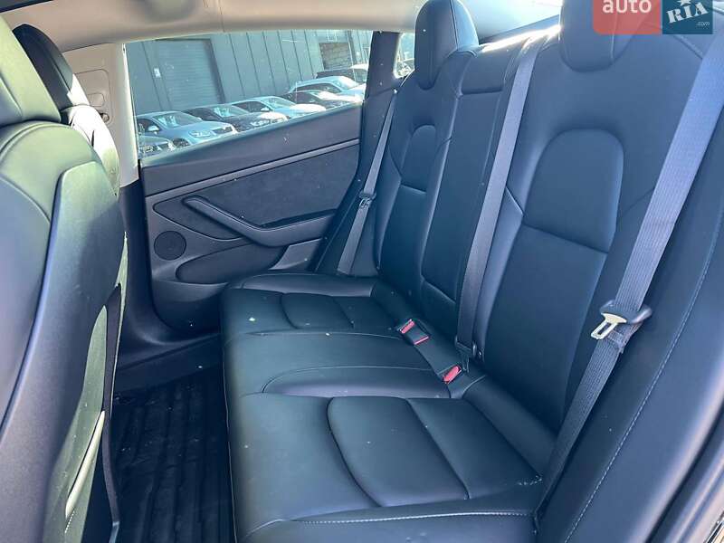 Седан Tesla Model 3 2021 в Львове