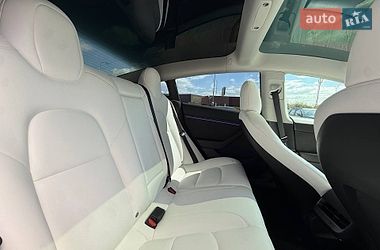 Седан Tesla Model 3 2021 в Киеве
