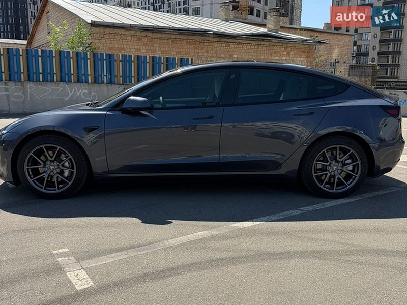 Седан Tesla Model 3 2021 в Киеве