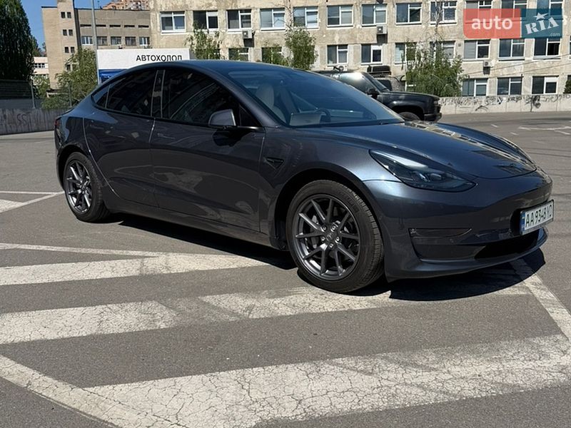 Седан Tesla Model 3 2021 в Киеве