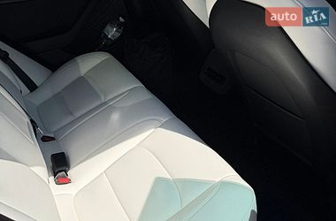 Седан Tesla Model 3 2021 в Киеве