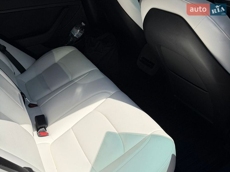 Седан Tesla Model 3 2021 в Киеве