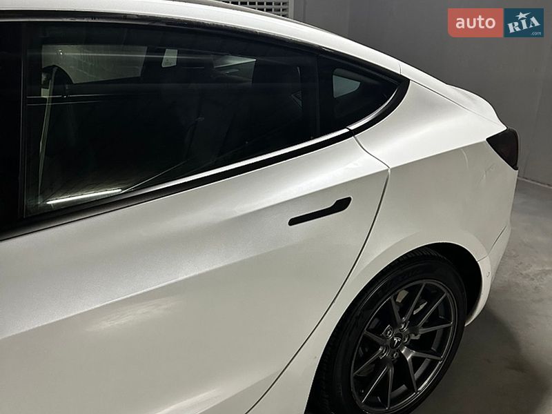 Седан Tesla Model 3 2022 в Дніпрі