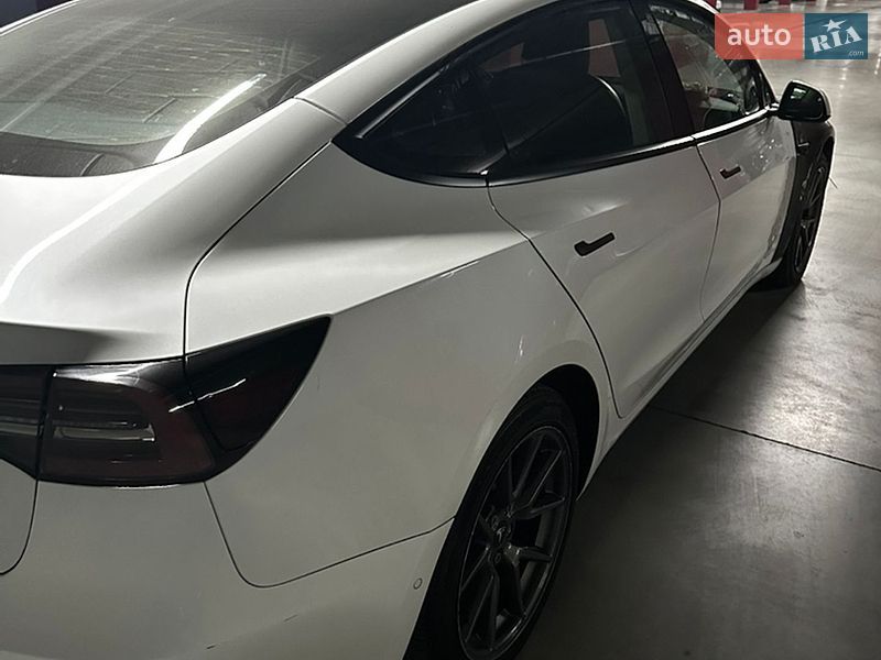 Седан Tesla Model 3 2022 в Дніпрі