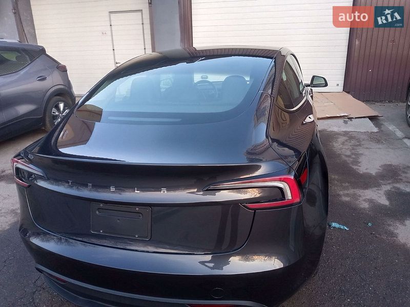 Седан Tesla Model 3 2024 в Киеве
