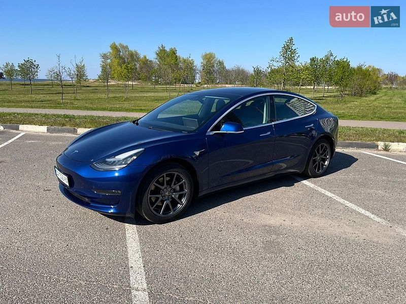 Седан Tesla Model 3 2019 в Черкассах