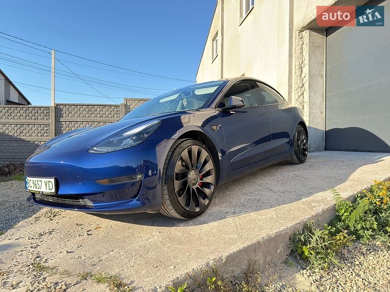 Седан Tesla Model 3 2023 в Львове