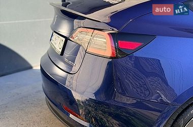 Седан Tesla Model 3 2023 в Львове