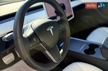 Седан Tesla Model 3 2023 в Львове