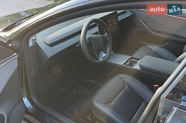Седан Tesla Model 3 2025 в Нововолинську