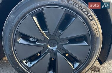 Седан Tesla Model 3 2025 в Нововолинську