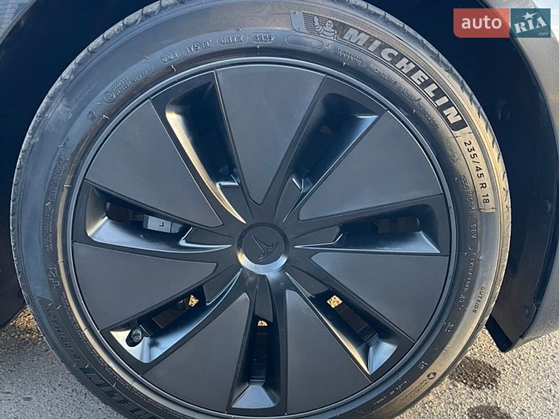 Седан Tesla Model 3 2025 в Нововолинську