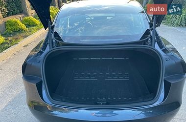 Седан Tesla Model 3 2025 в Нововолинську