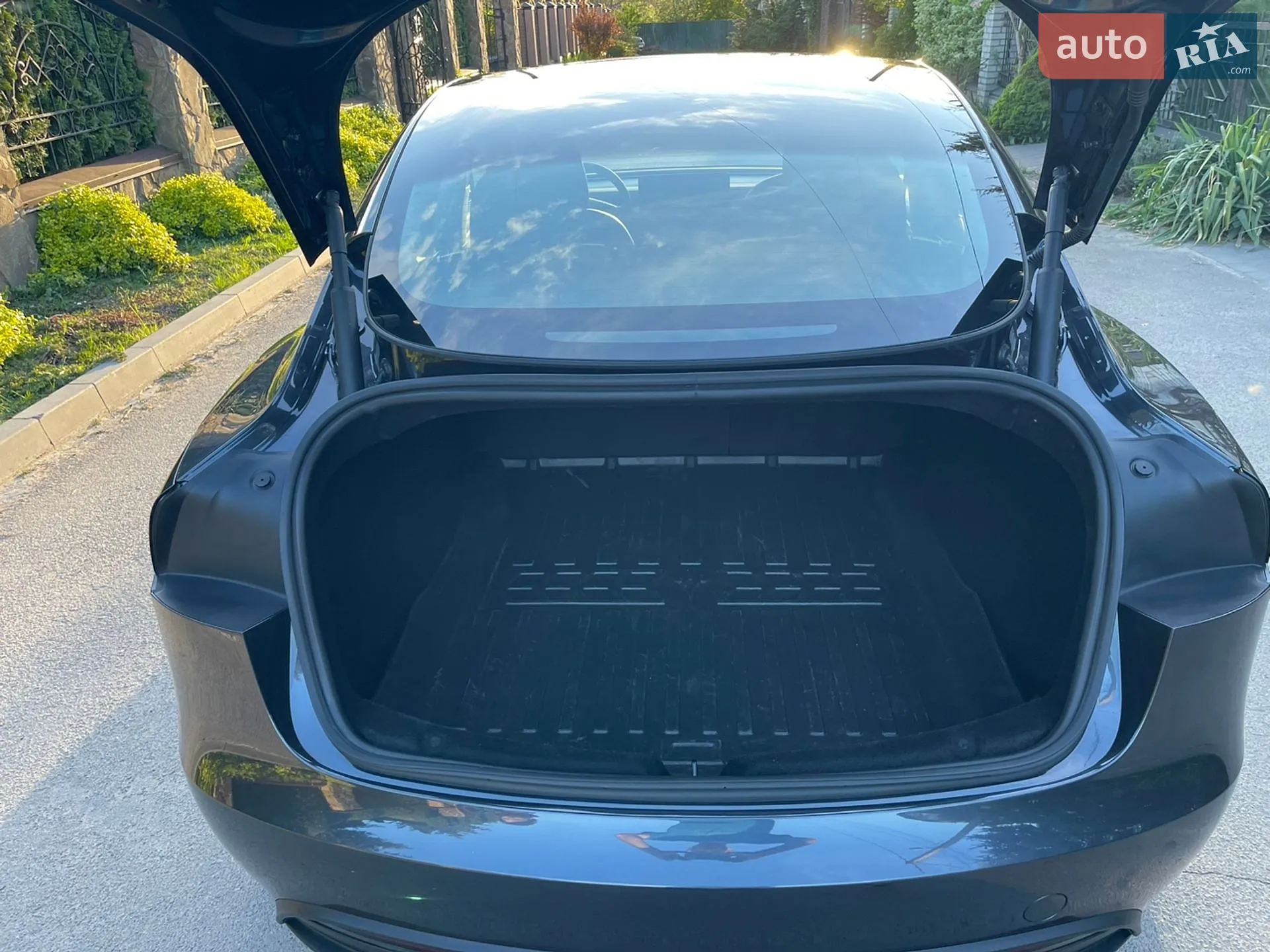 2025 Tesla Model 3 - мініатюра 13