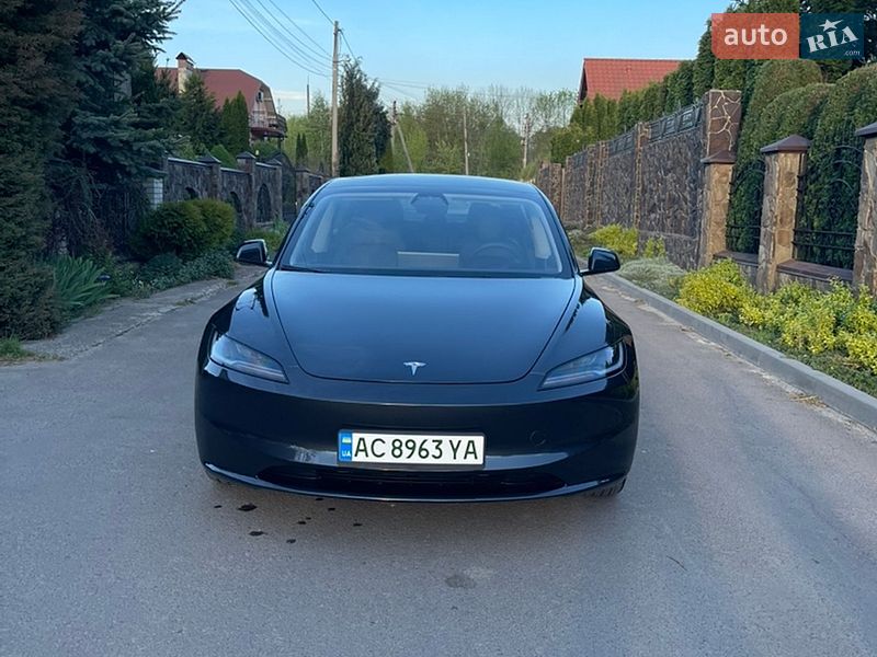 Седан Tesla Model 3 2025 в Нововолинську
