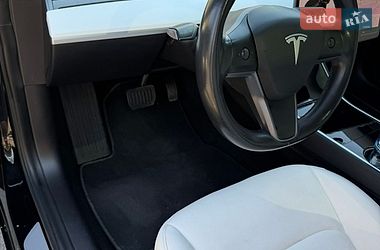 Седан Tesla Model 3 2019 в Бучі