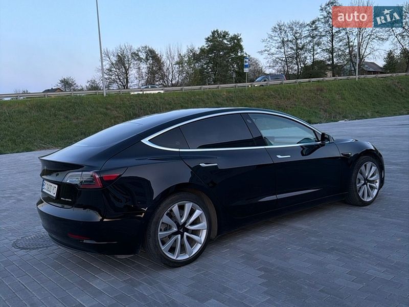 Седан Tesla Model 3 2019 в Львові