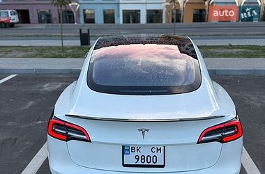 Седан Tesla Model 3 2018 в Ровно
